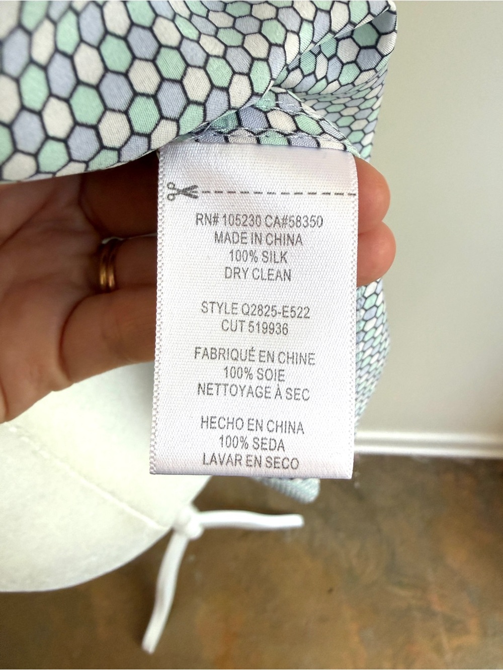 Equipment Femme 100% Silk Honeycomb Print Blouse | Size S - Picture 7 of 11